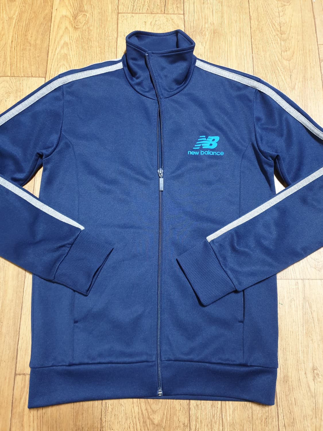 1127 뉴발란스 운동복 집업 95 사이즈입니다 상품이미지2