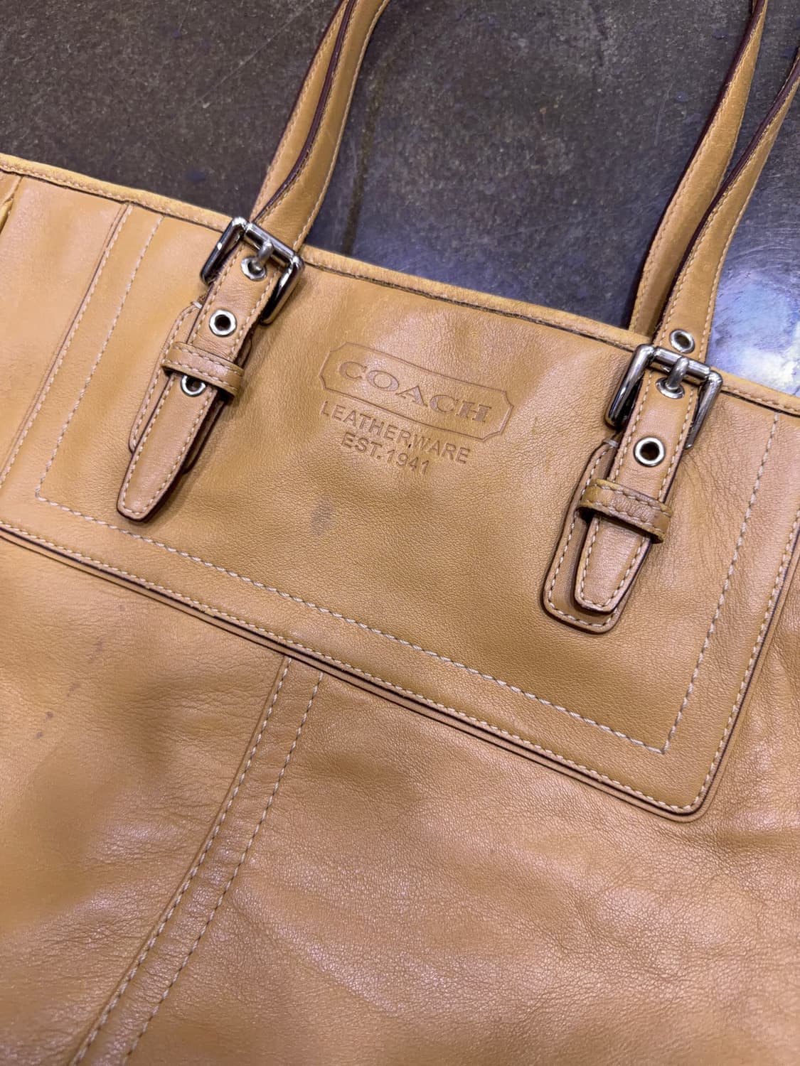 코치 이스트 웨스트 갤러리 토트백 탄 베이지 L 상품이미지4