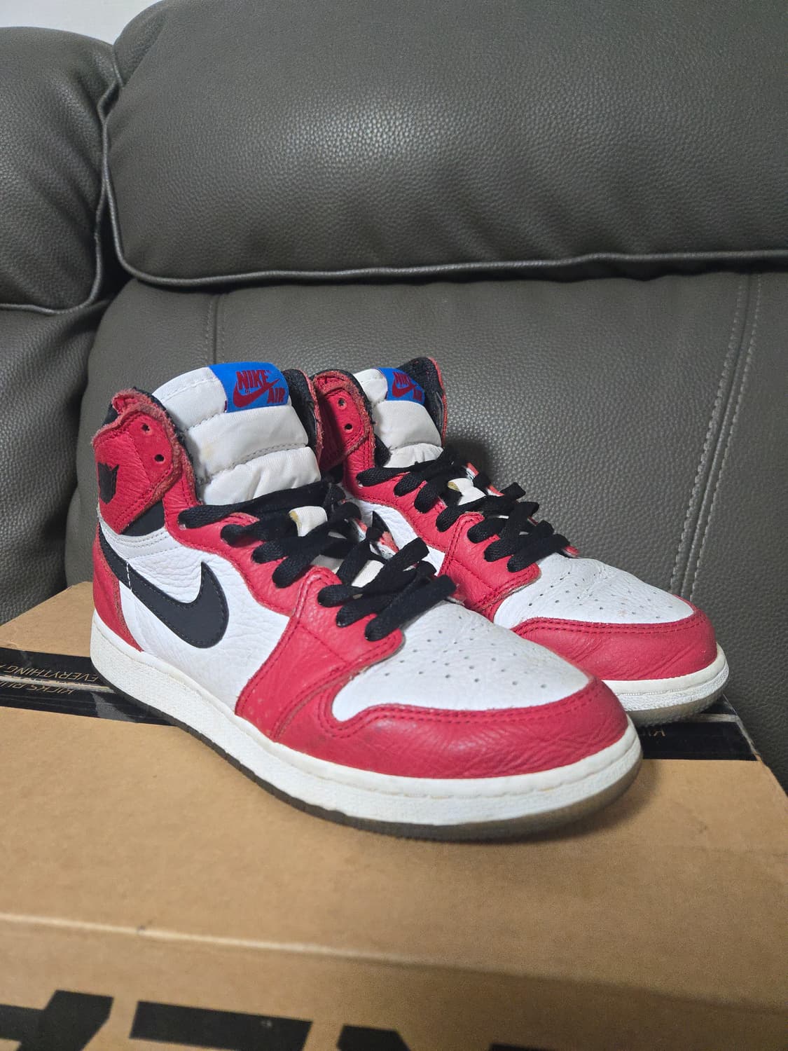 나이키 에어조단 1 레트로 스파이더맨 오리진 스토리 245 상품이미지1