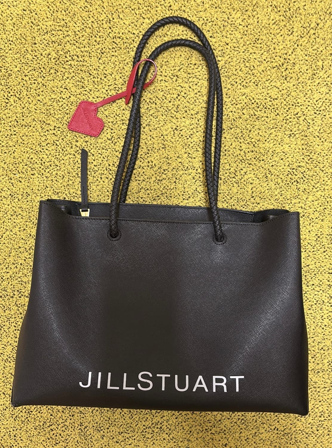 질스튜어트 블랙 하트참 토트백 상품이미지1