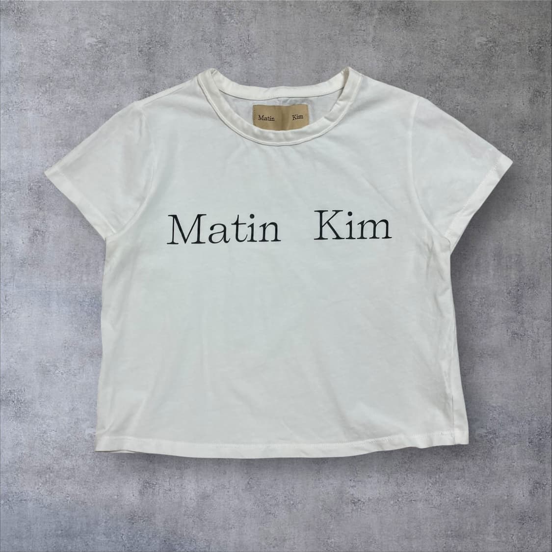 마뗑킴 스펠아웃 로고 화이트 크롭 반팔티 상품이미지1