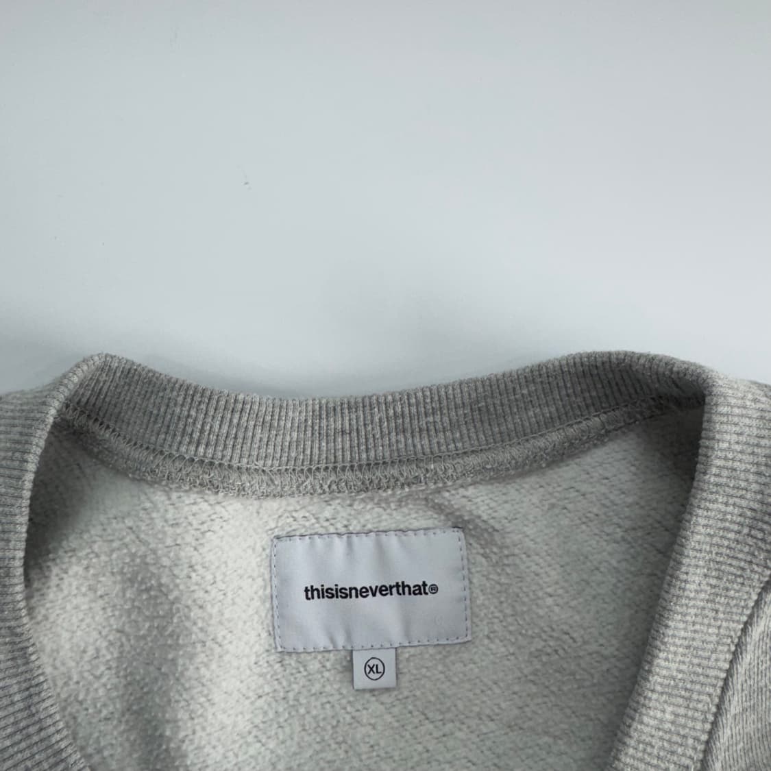 Thisisneverthat 디스이즈네버댓 그레이 맨투맨 상품이미지5
