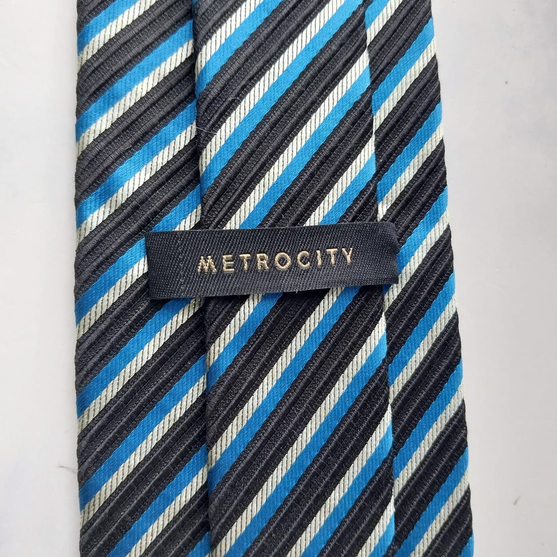 메트로시티 실크 블루 스트라이프 넥타이 8.7cm A+등급 K2111
 상품이미지9
