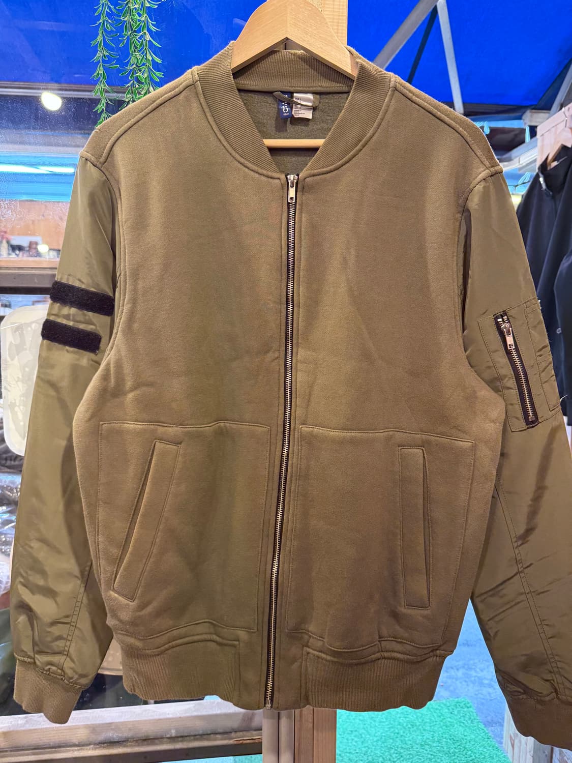 H&M 카키 봄버 자켓 상품이미지1