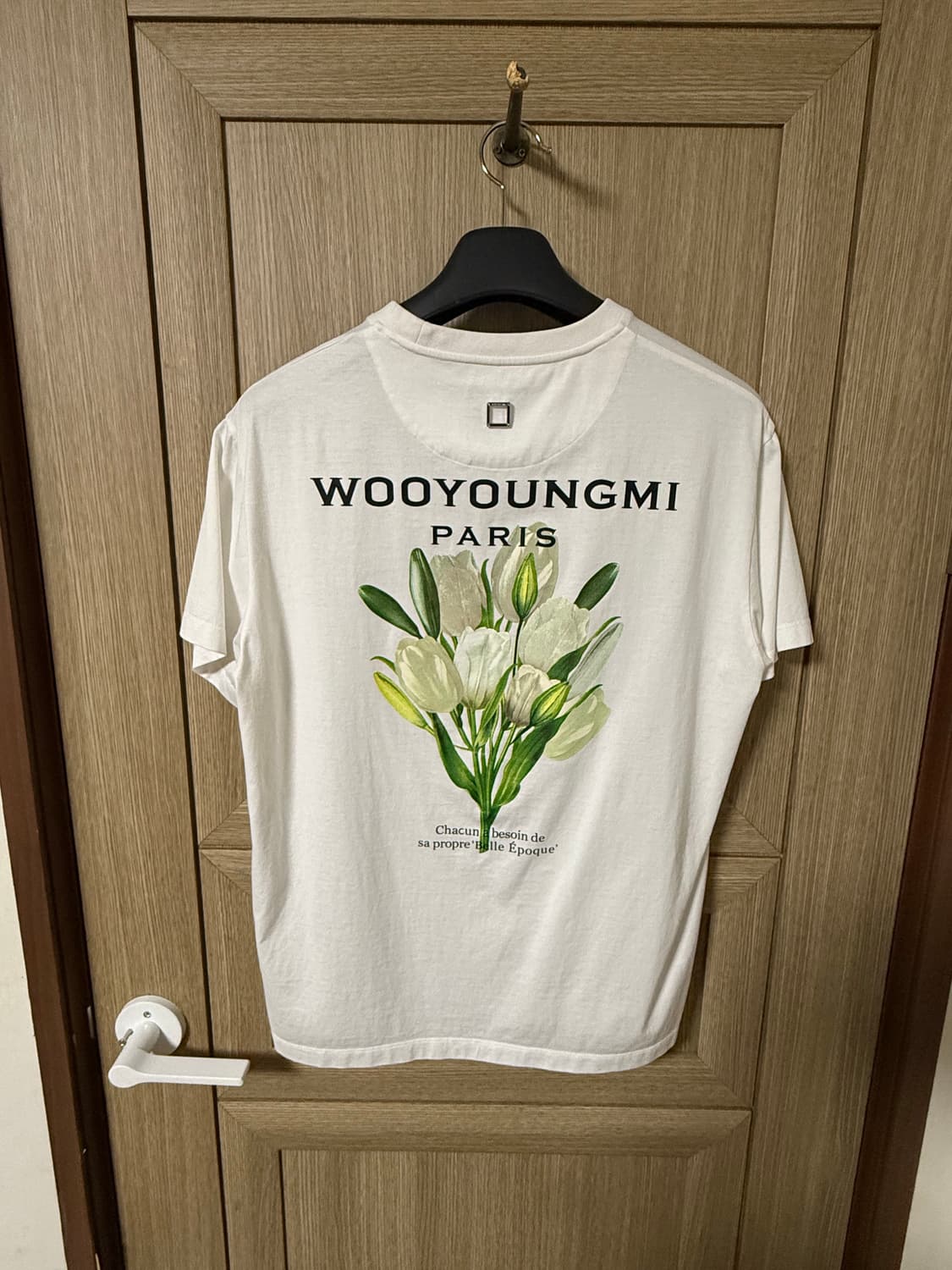 우영미 백로고 플라워 반팔 화이트 상품이미지1