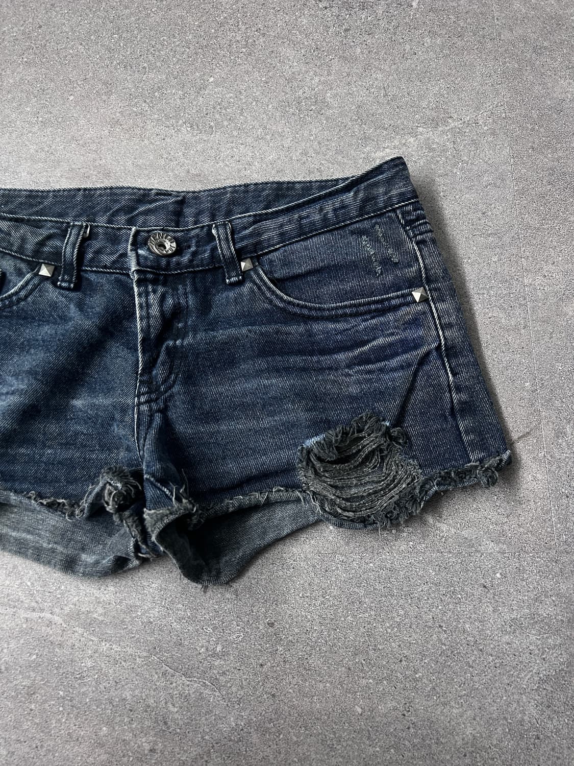 Studded Distressed Denim Shorts 상품이미지6