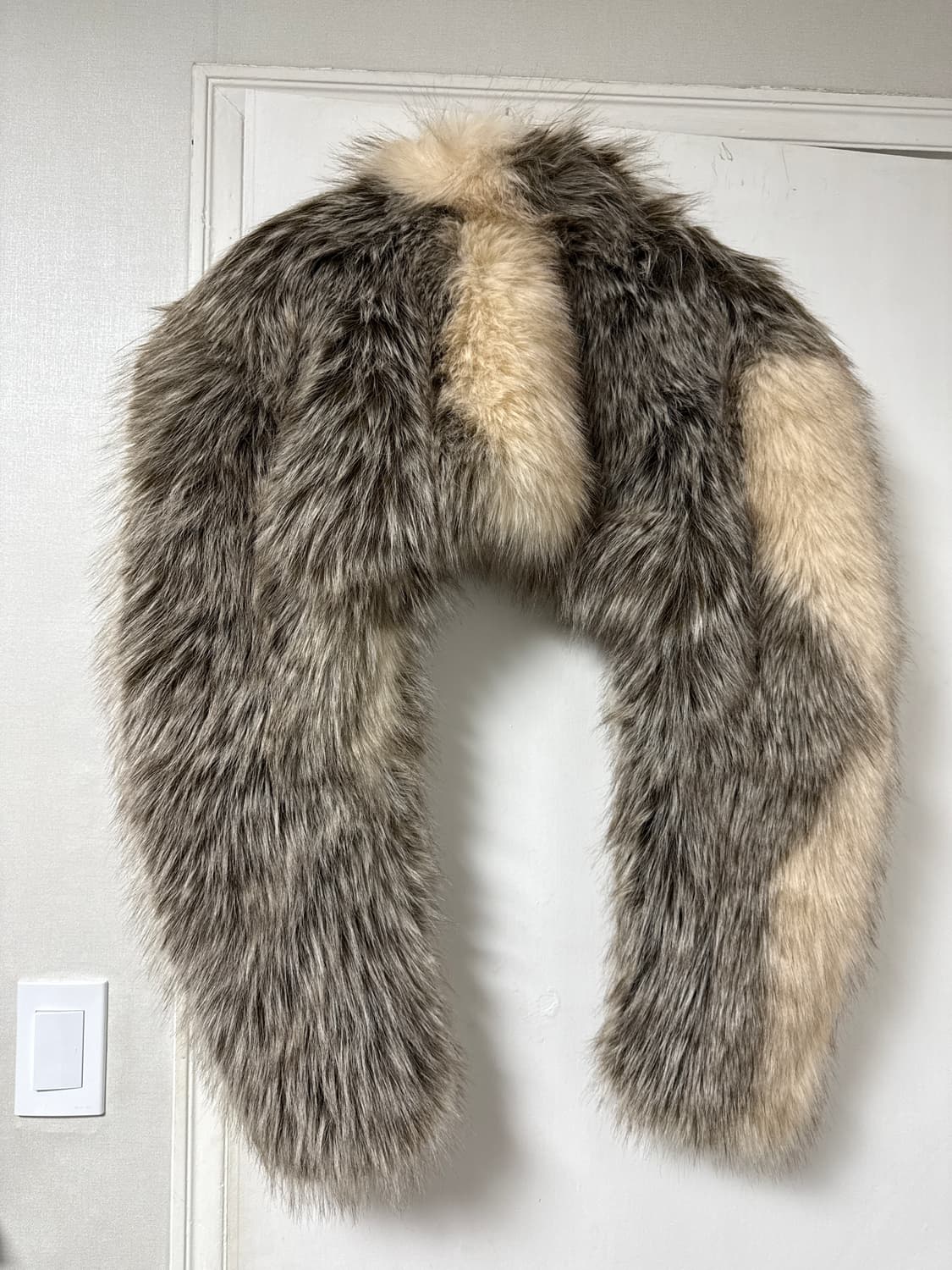 나밀리아 25FW 카티빨 퍼 볼레로 크롭 집업자켓 상품이미지4