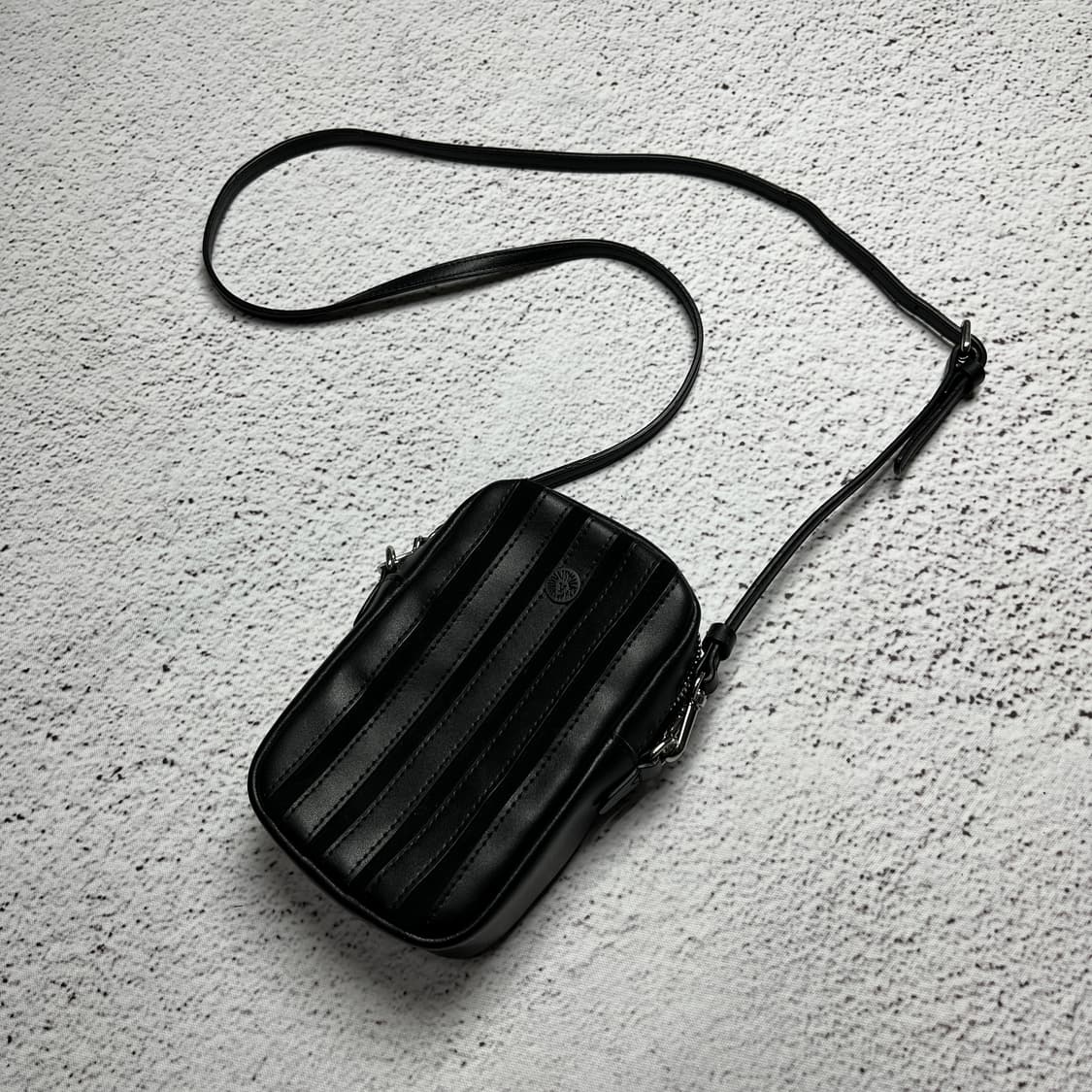 Anne Klein Lion Logo Crossbody Bag 상품이미지1