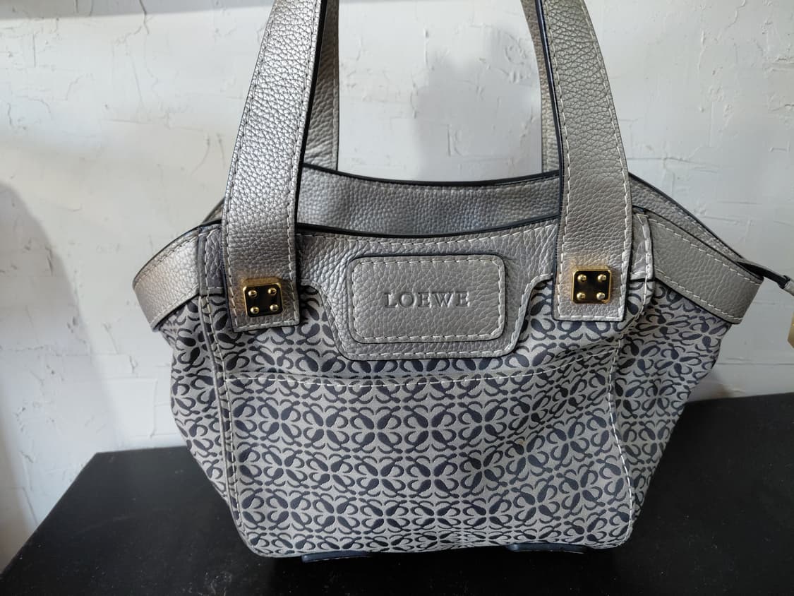 로에베터드백 상품이미지1