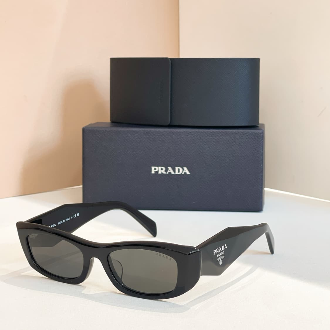 프라다 심볼 선글라스 슬레이트 4가지 배색 상품이미지3
