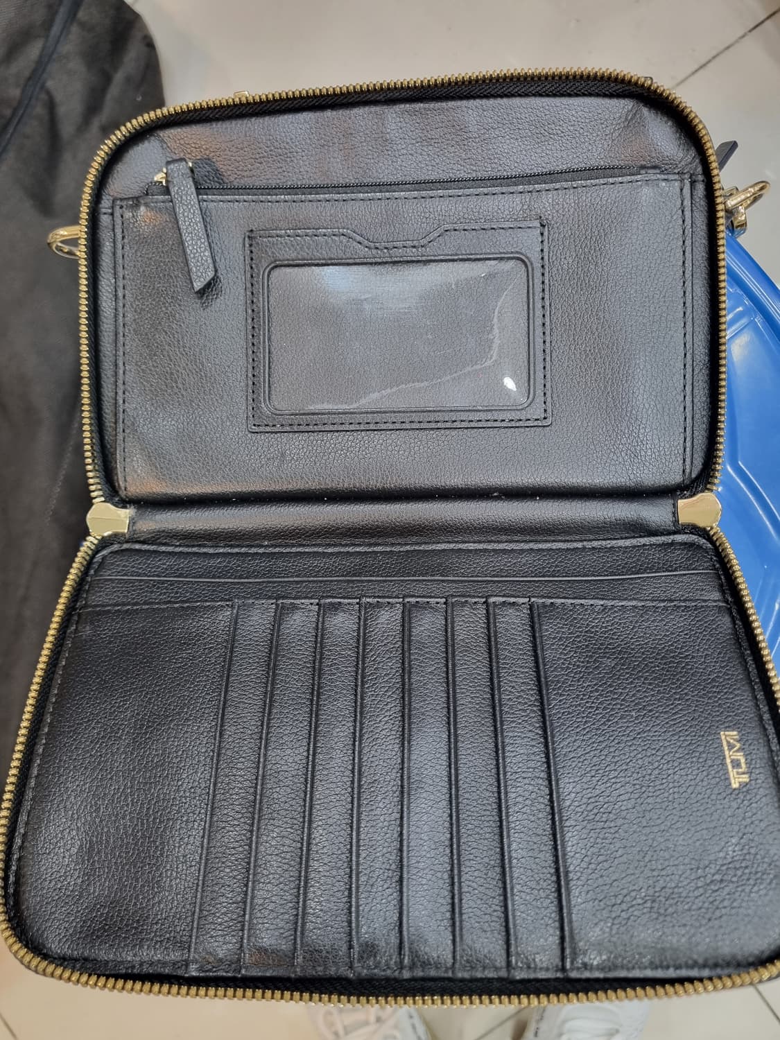 투미 블랙 가죽 크로스백 상품이미지8