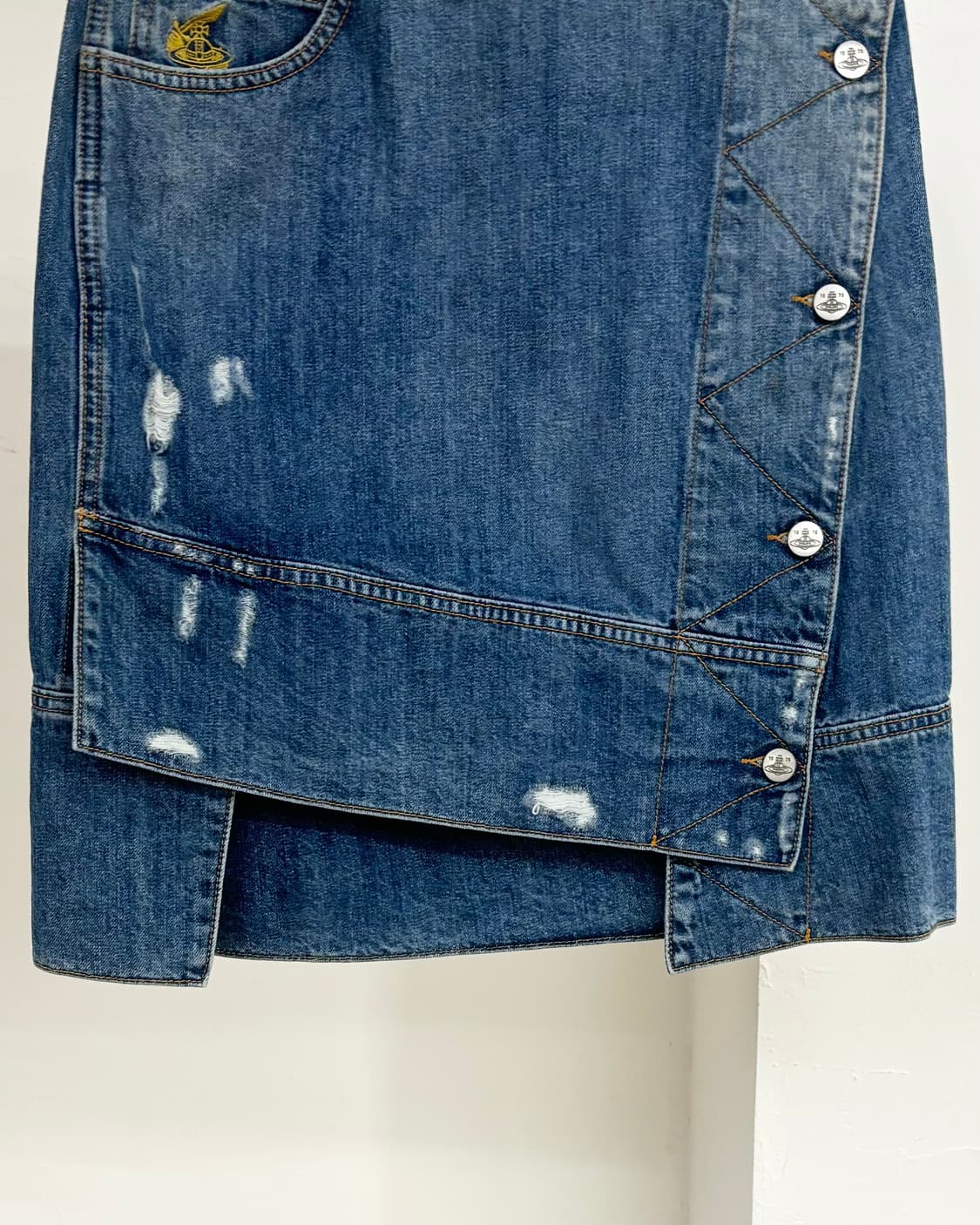 비비안 웨스트우드 앵글로매니아 립 디테일 데님 스커트 상품이미지3