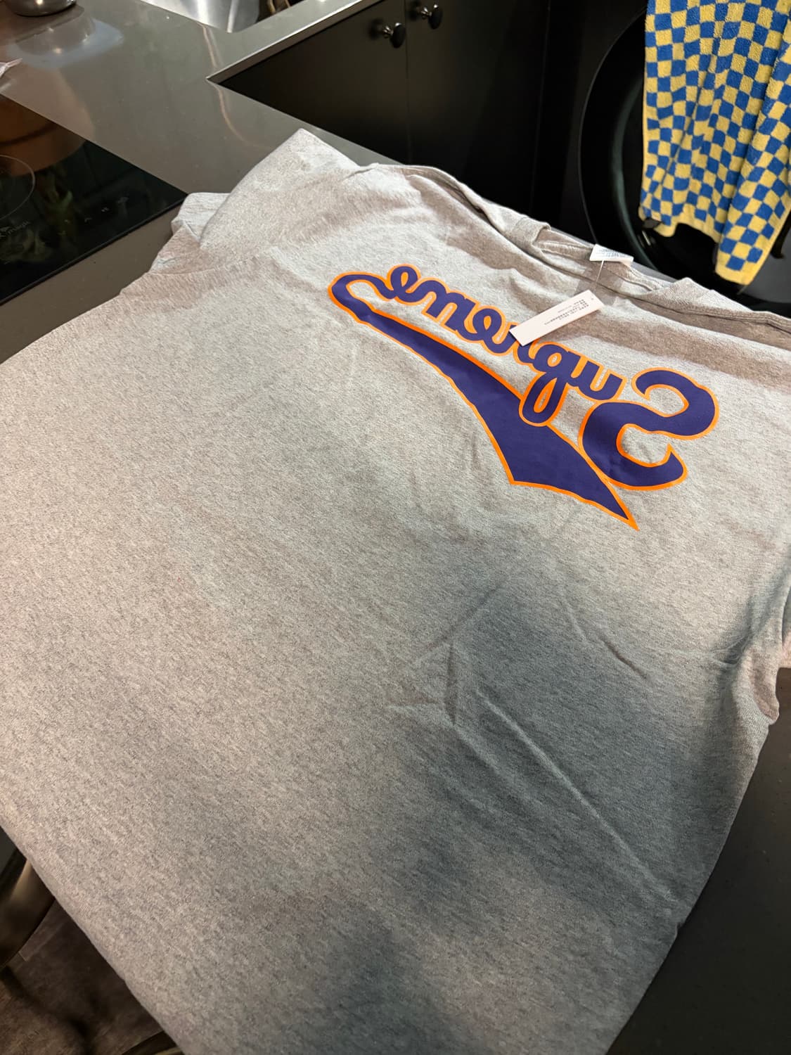 슈프림 반팔 L새상품 판매합니다 상품이미지2