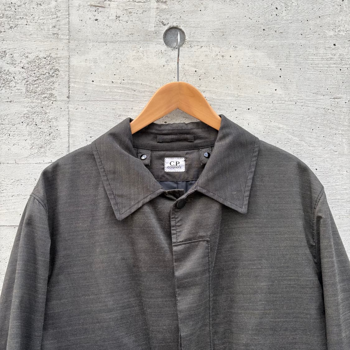 씨피컴퍼니 글로시 다크 올리브 맥코트 상품이미지2