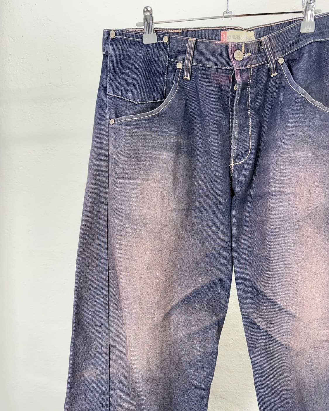 리바이스 엔지니어드 레드 페이드 버튼 플라이 루즈핏 데님 팬츠 상품이미지2