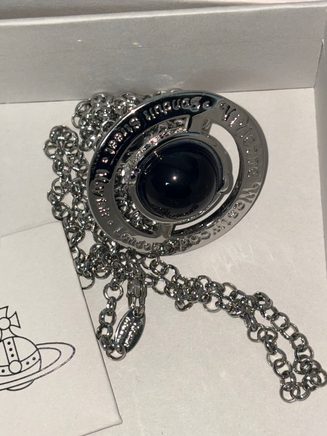 비비안웨스트우드 빅orb 팬던트 목걸이 블랙색상 풀박 상품이미지4