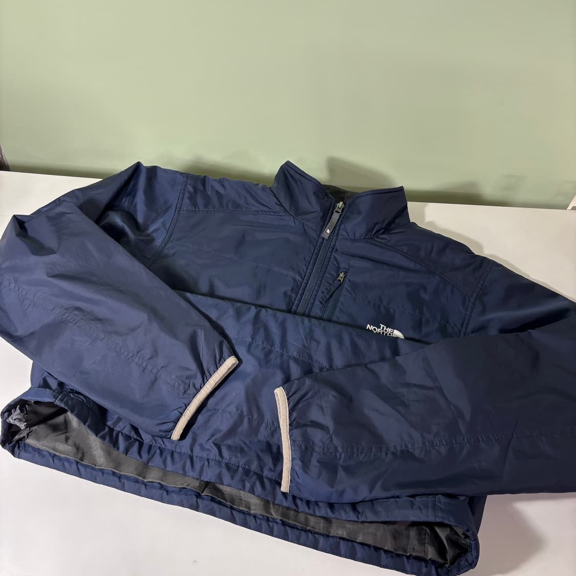 L 노스페이스 네이비 기본로고 반집업웜업 바람막이 상품이미지2