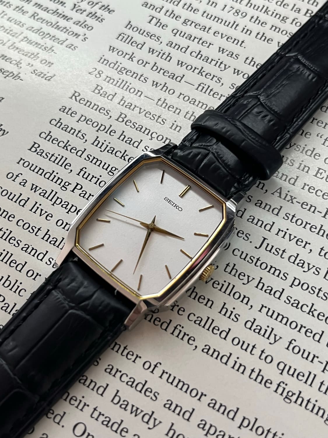 Vintage Seiko Quartz Tank Watch 상품이미지1