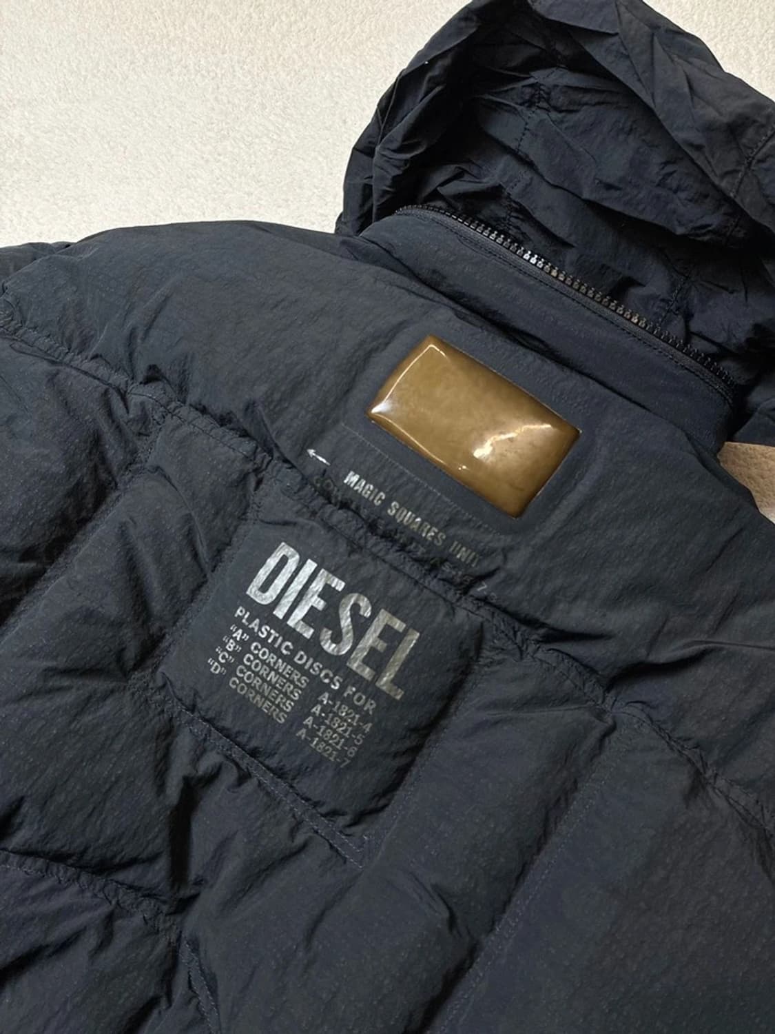 디젤 피그먼트 테크니컬 푸퍼 후디 패딩 PN6649 상품이미지6