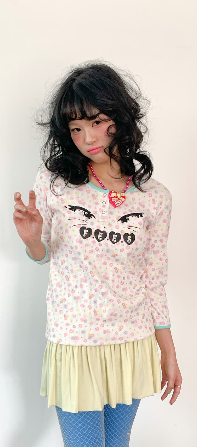 샵페어리 kitty button flower top (ivory) 상품이미지1