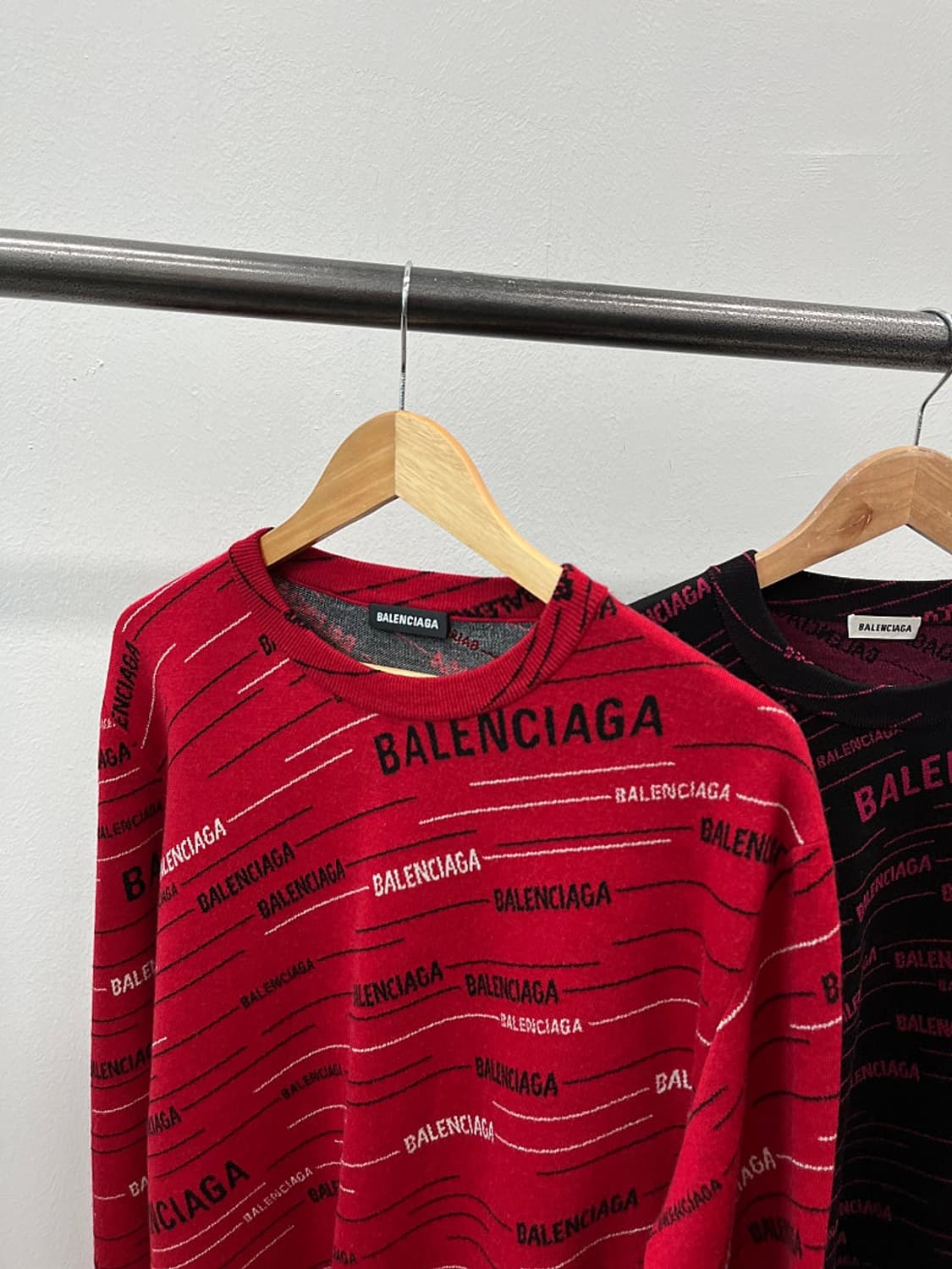 100) 발렌시아가 레드 레터링 니트 상품이미지3