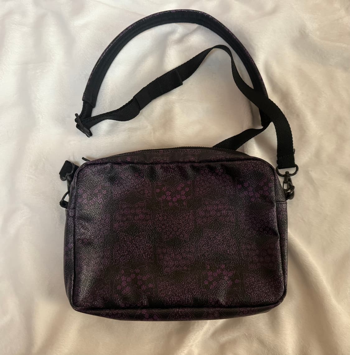 니들스 pvc 빠삐용 숄더백 상품이미지1