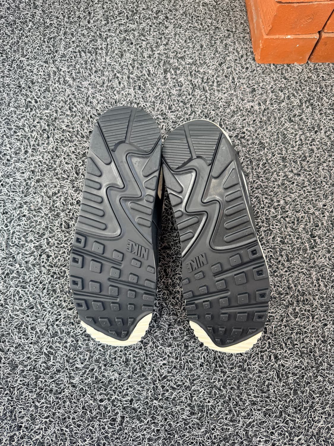 나이키 에어맥스 90 화이트 블랙 265mm 상품이미지5