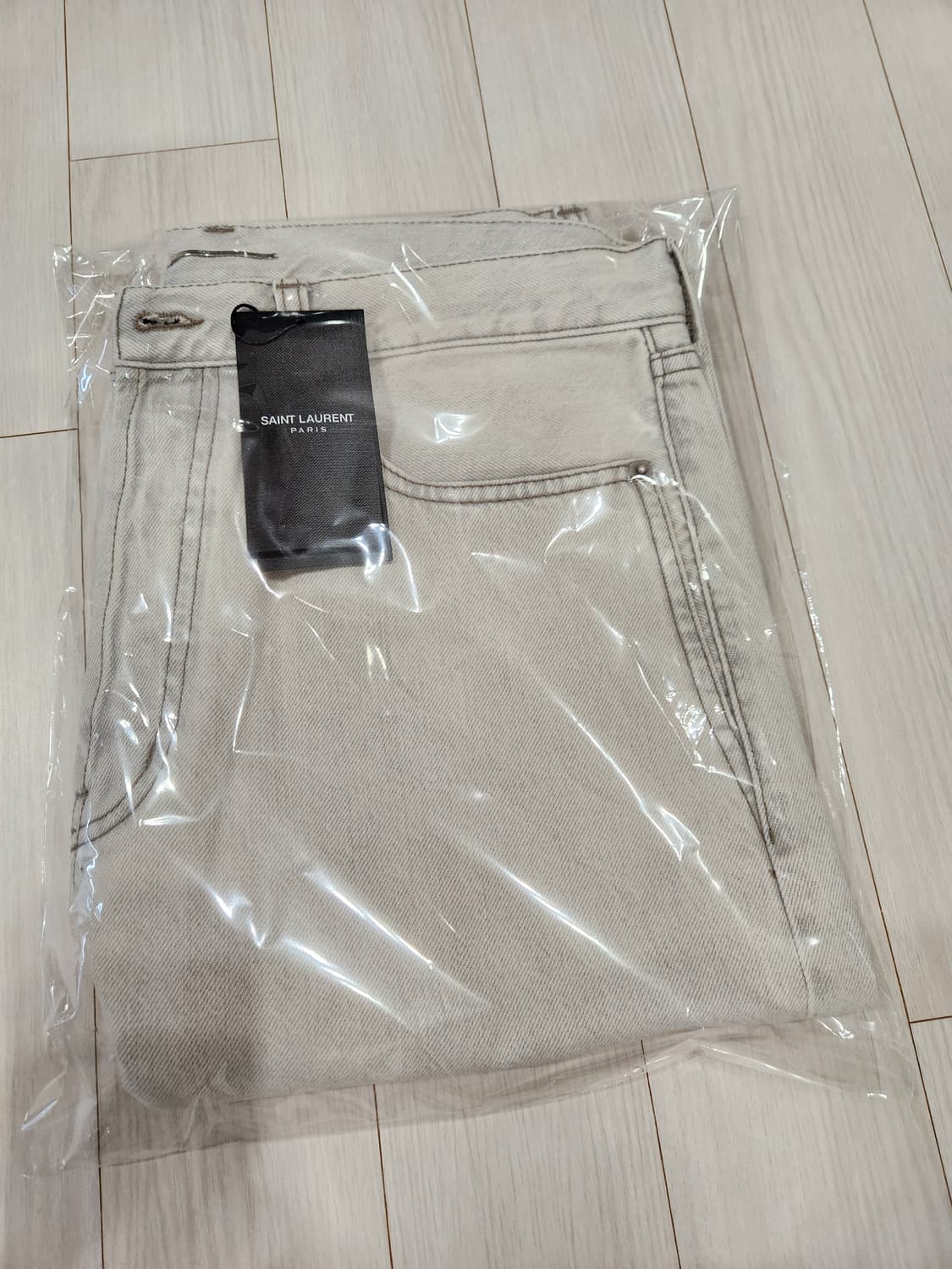 새상품 생로랑 밑단디스 버뮤다 데님 반바지 상품이미지1