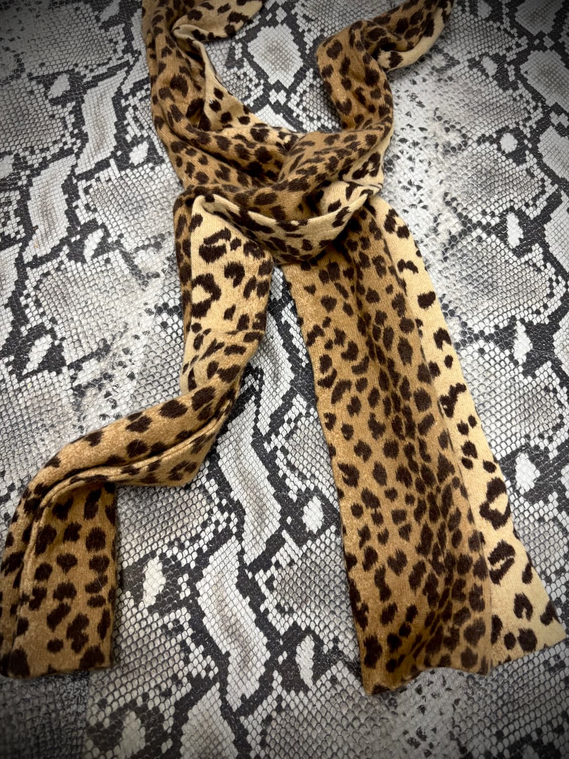 “Vintage” Leopard Scarf 상품이미지2