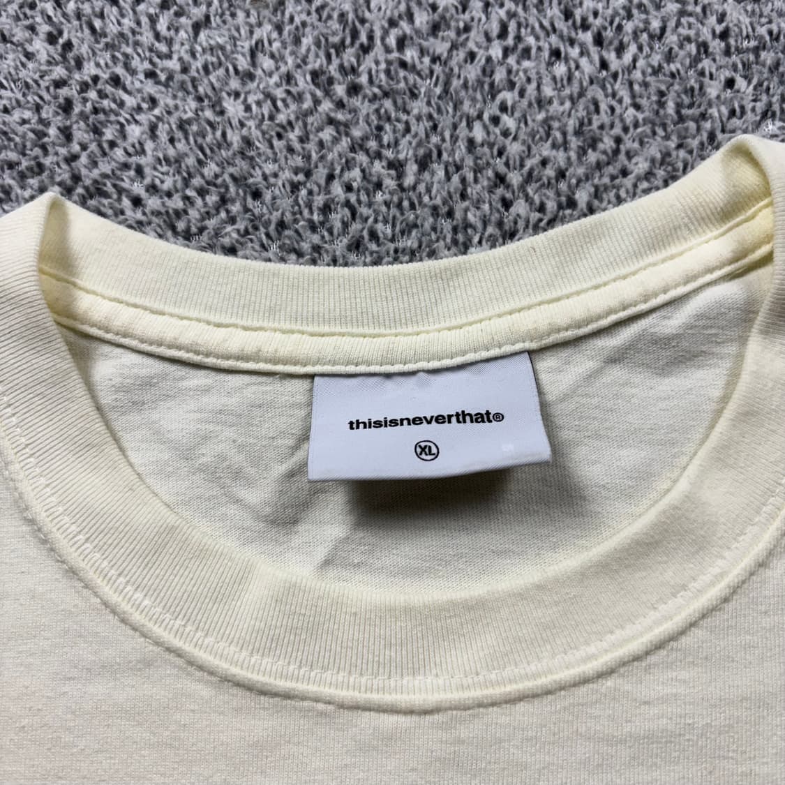 디스이즈네버댓 빅로고 아이보리 티셔츠 상품이미지4
