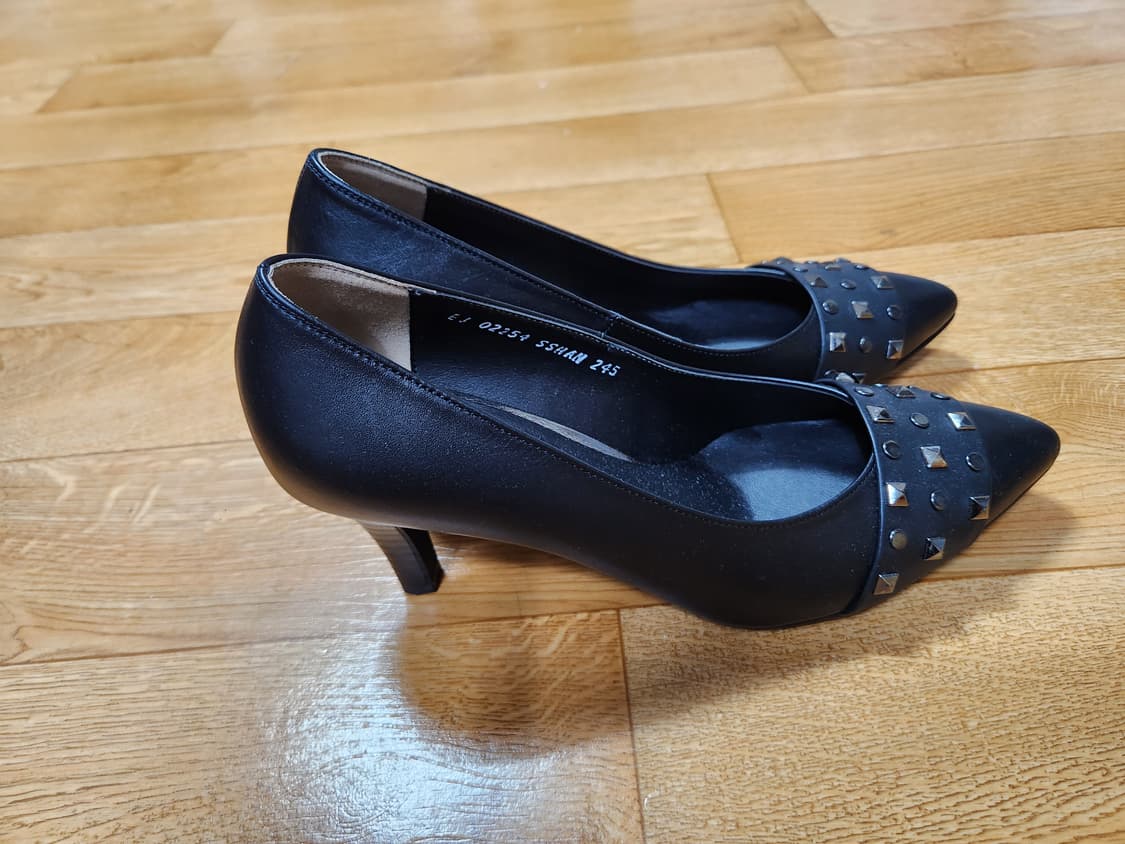 새것)에스콰이아 스터드 장식 블랙 여성 펌프스힐245 상품이미지2