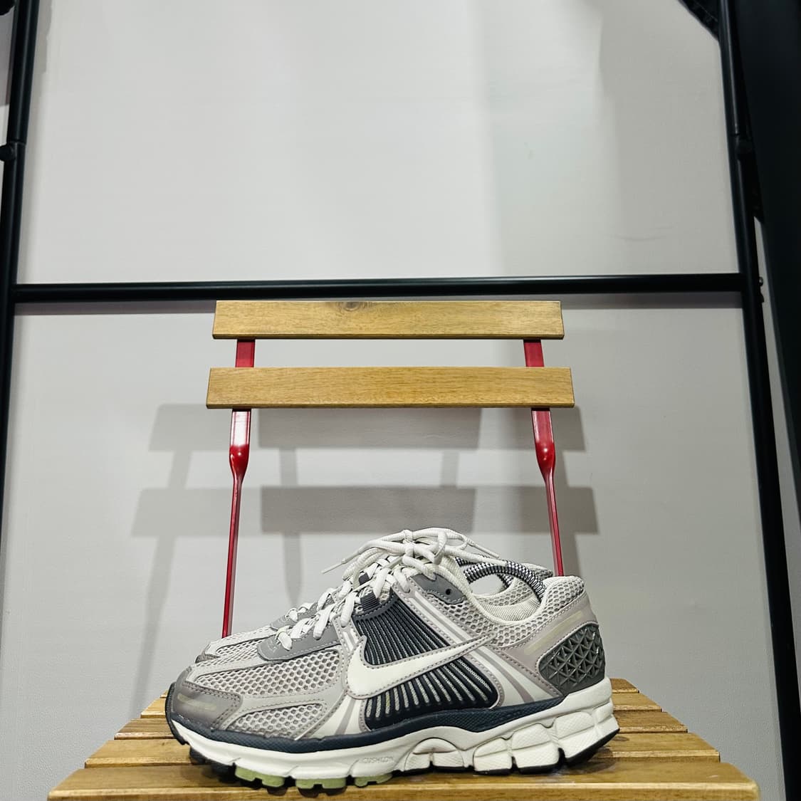 255) 나이키 운동화 남성 남자 신발 줌 보메로 그레이 상품이미지3
