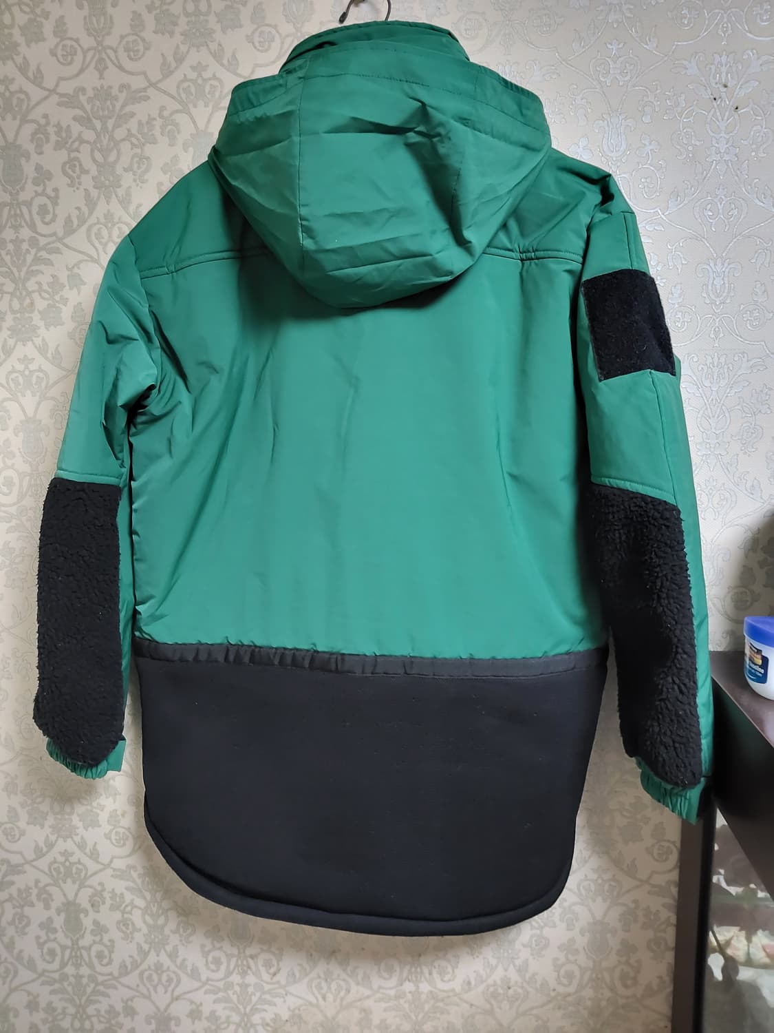 오니츠카타이거 패딩 상품이미지8