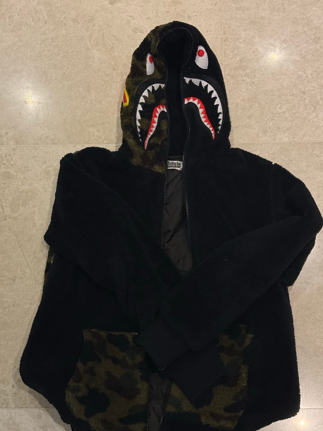 [S]베이프 샤크후드집업 블랙 카모 보아 후리스  상품이미지1