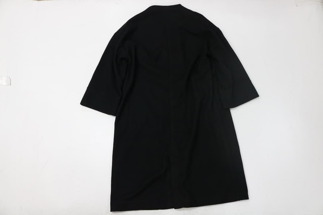 아츠로 타야마 블랙 노카라 오버핏 롱 코트 상품이미지8