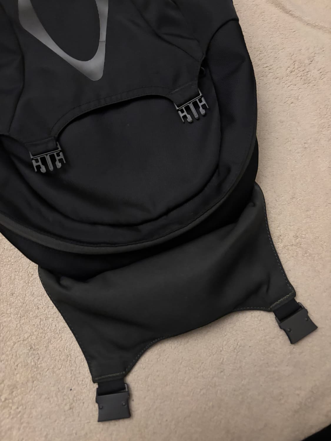 미스치프 버클 플랩 백팩 블랙 상품이미지5