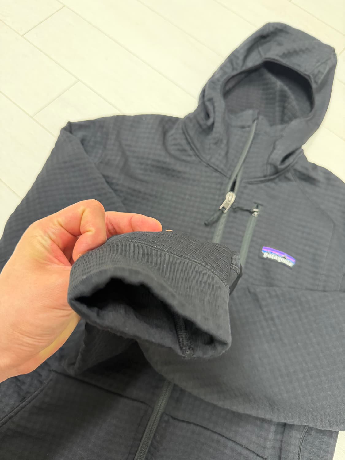 파타고니아 R1 풀집 후디 S 사이즈  상태 9.7/10  사진찍고 절대 상품이미지3