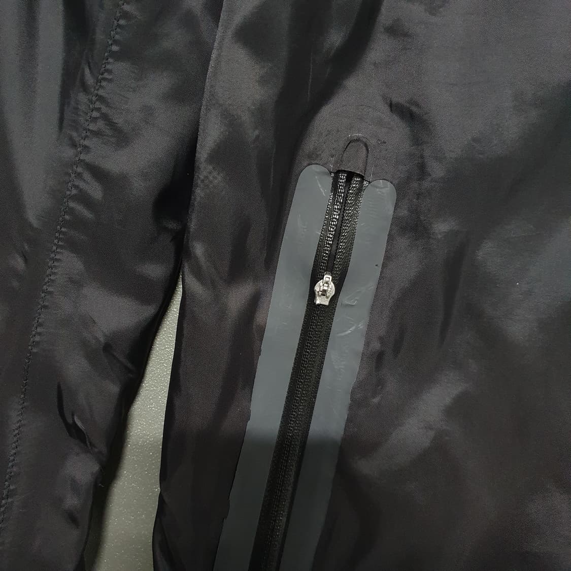 M) 퓨마 X 페라리 한정판 콜라보 고급 블랙 바람막이 집업 자켓 상품이미지3