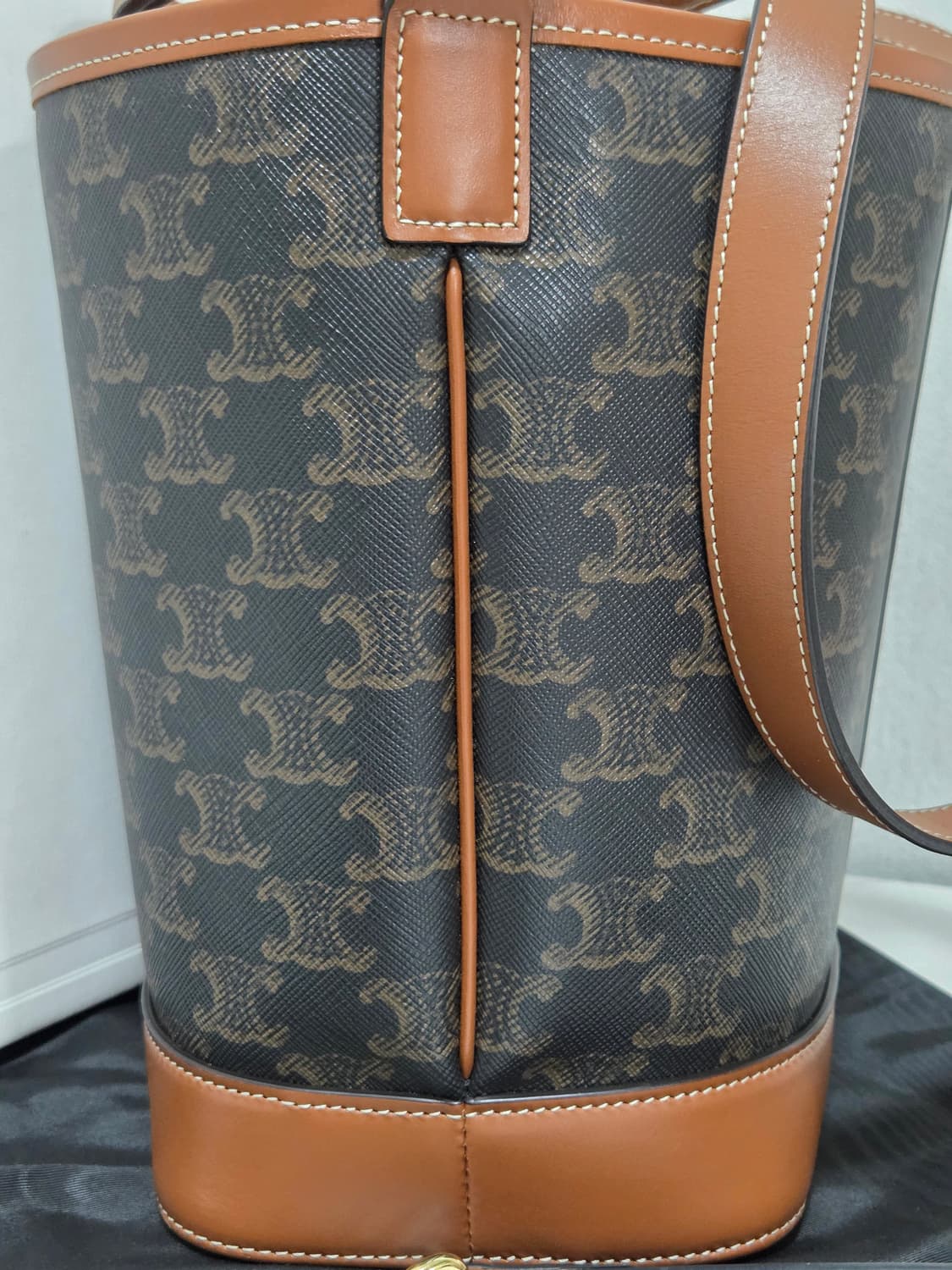 셀린느 트리오페 버킷백 Tan Small Size  상품이미지4