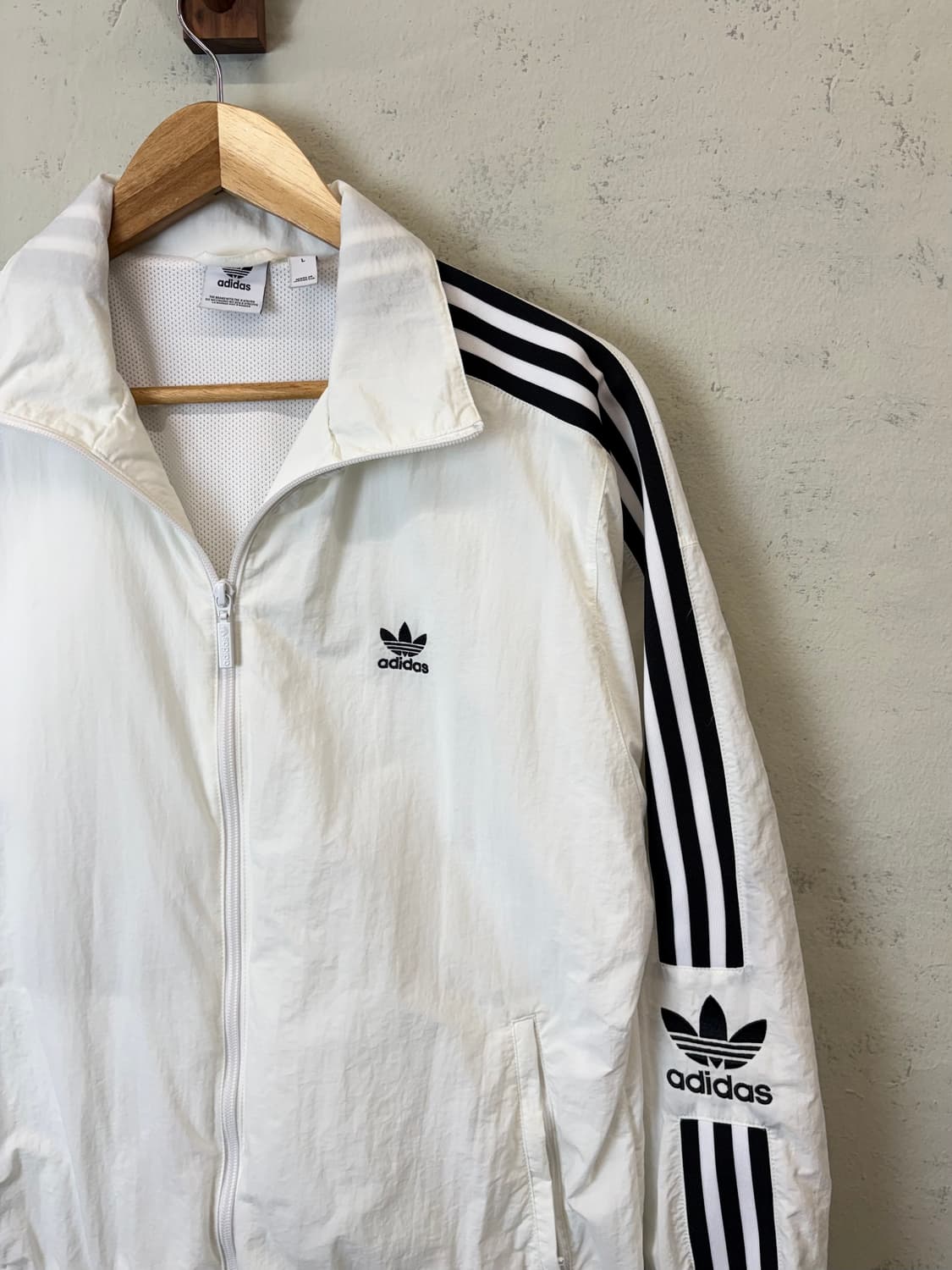 아디다스 화이트 나일론 우븐 삼선 바람막이 상품이미지2