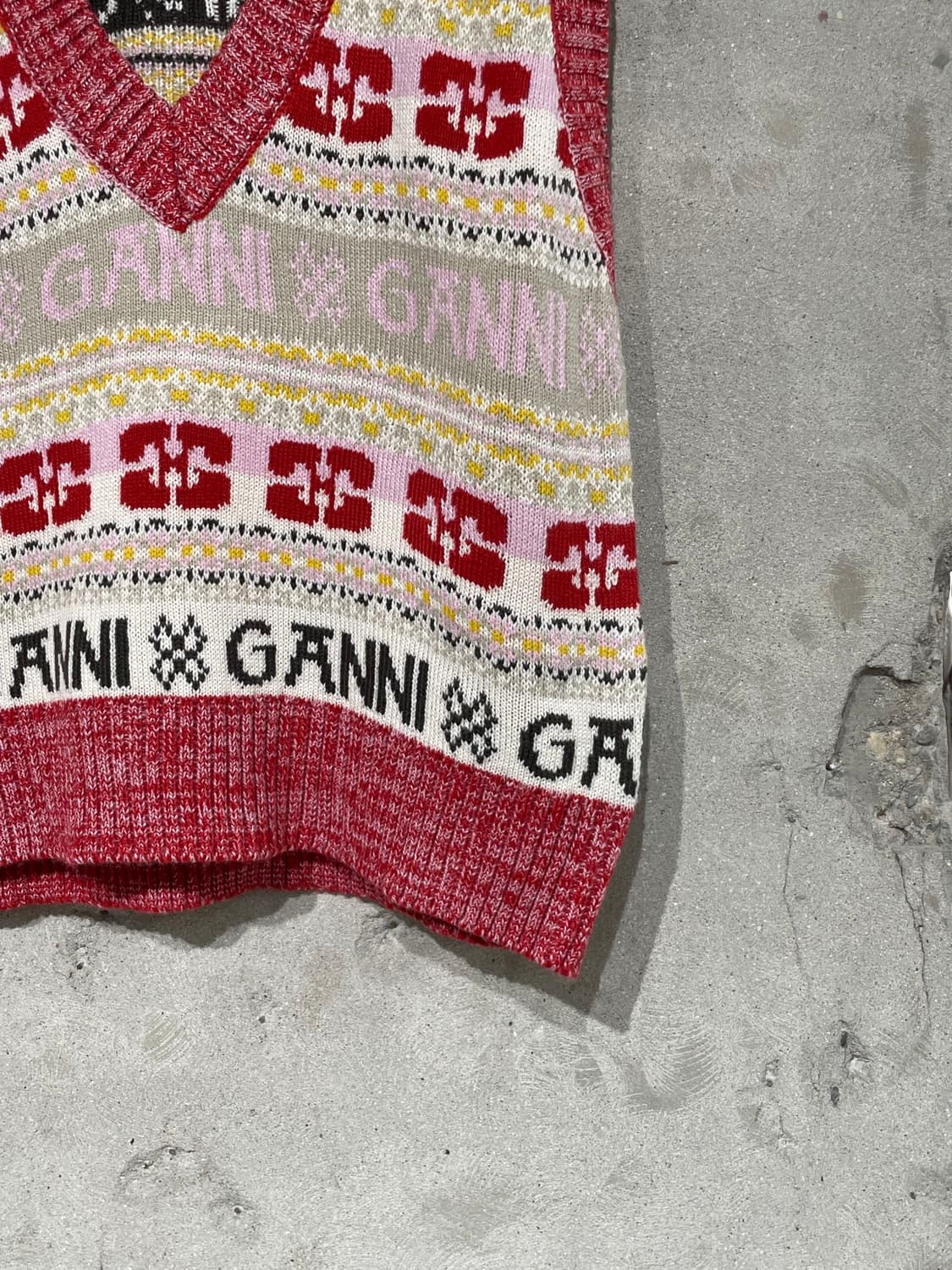 가니 믹스 로고 V넥 울 니트 베스트 상품이미지5