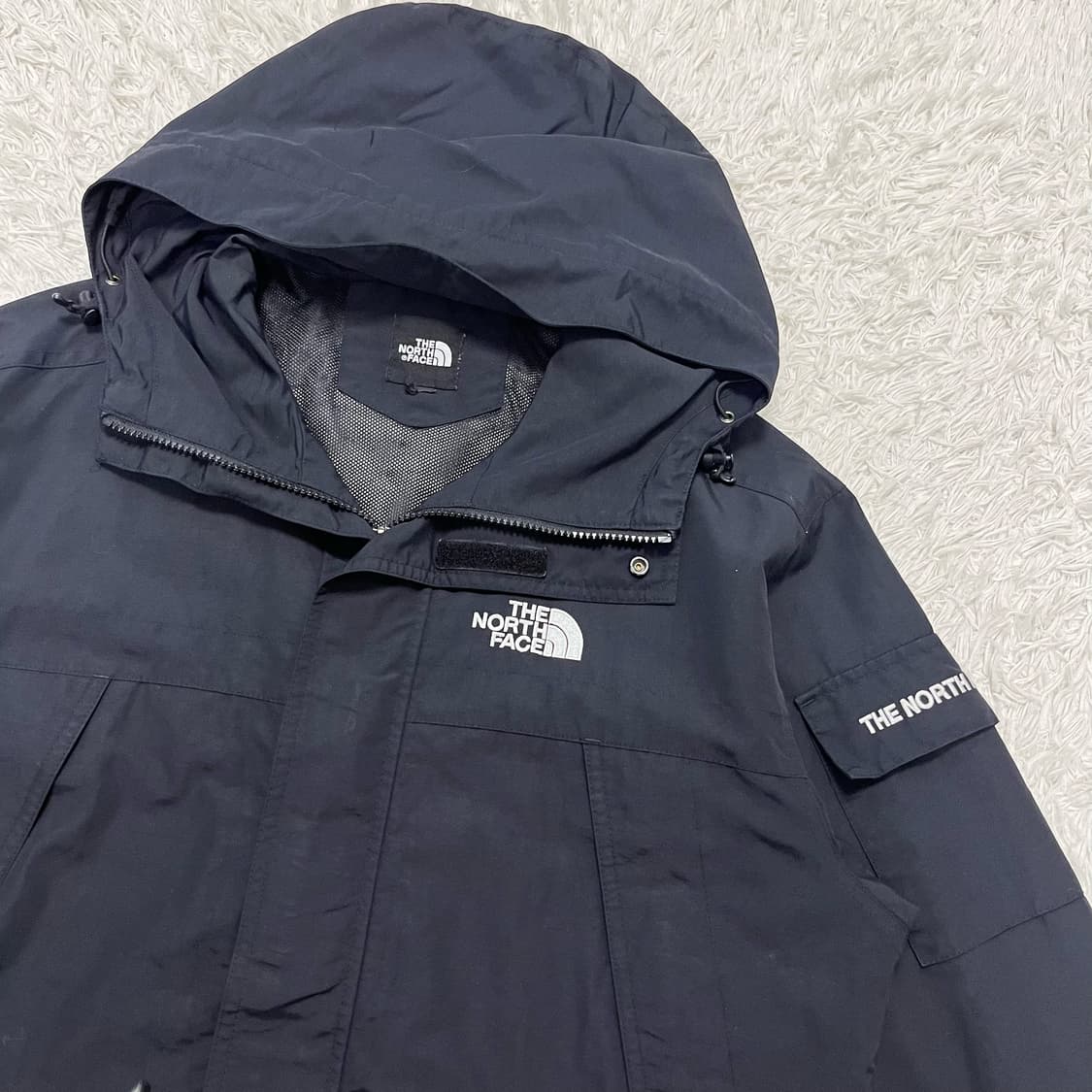 The North Face black windbreaker 상품이미지5