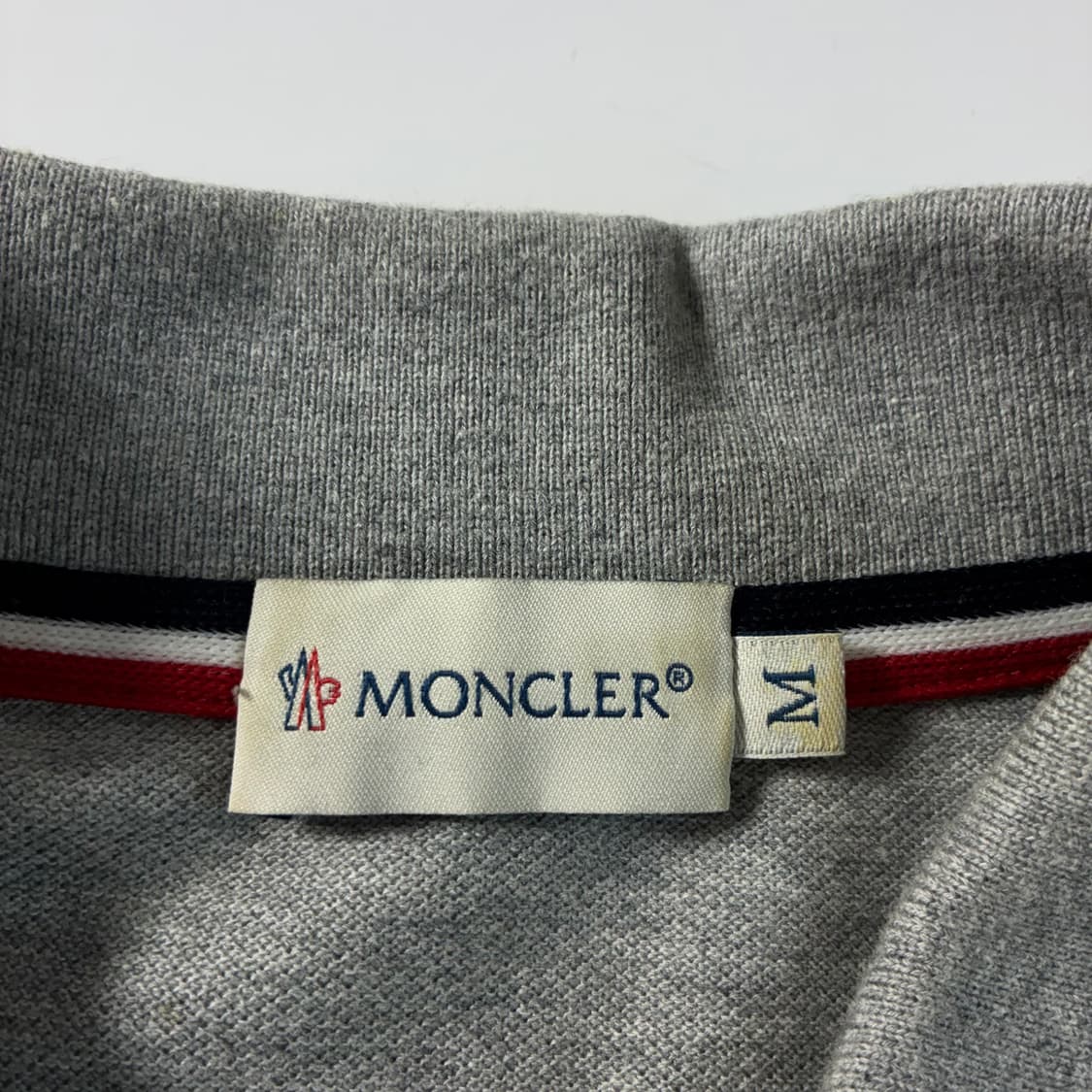 Moncler  몽클레어 로고와펜 피케 그레이 폴로셔츠  상품이미지4