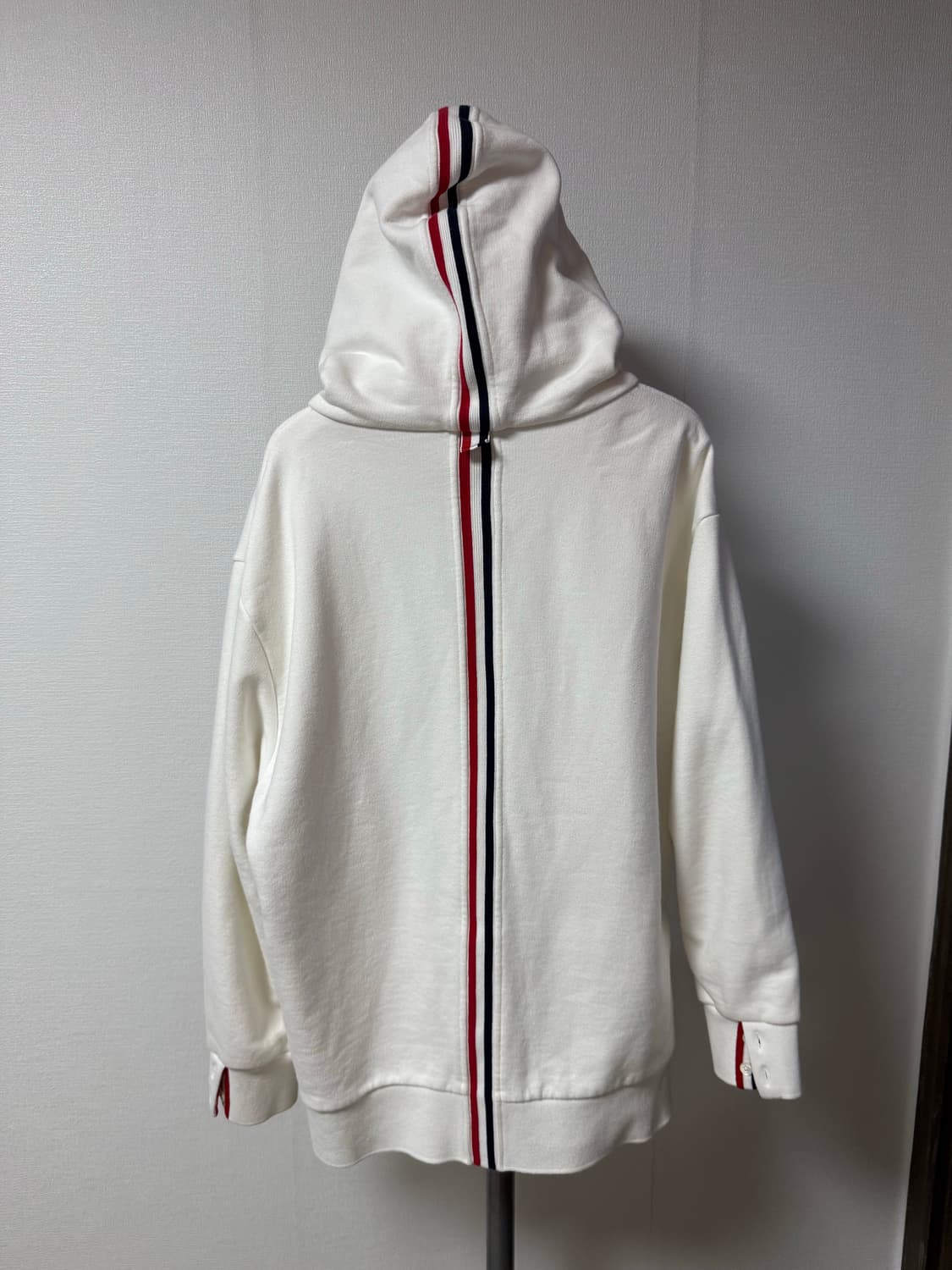 [당일출고,3사이즈] 톰브라운 화이트 백삼선 후드집업 상품이미지1