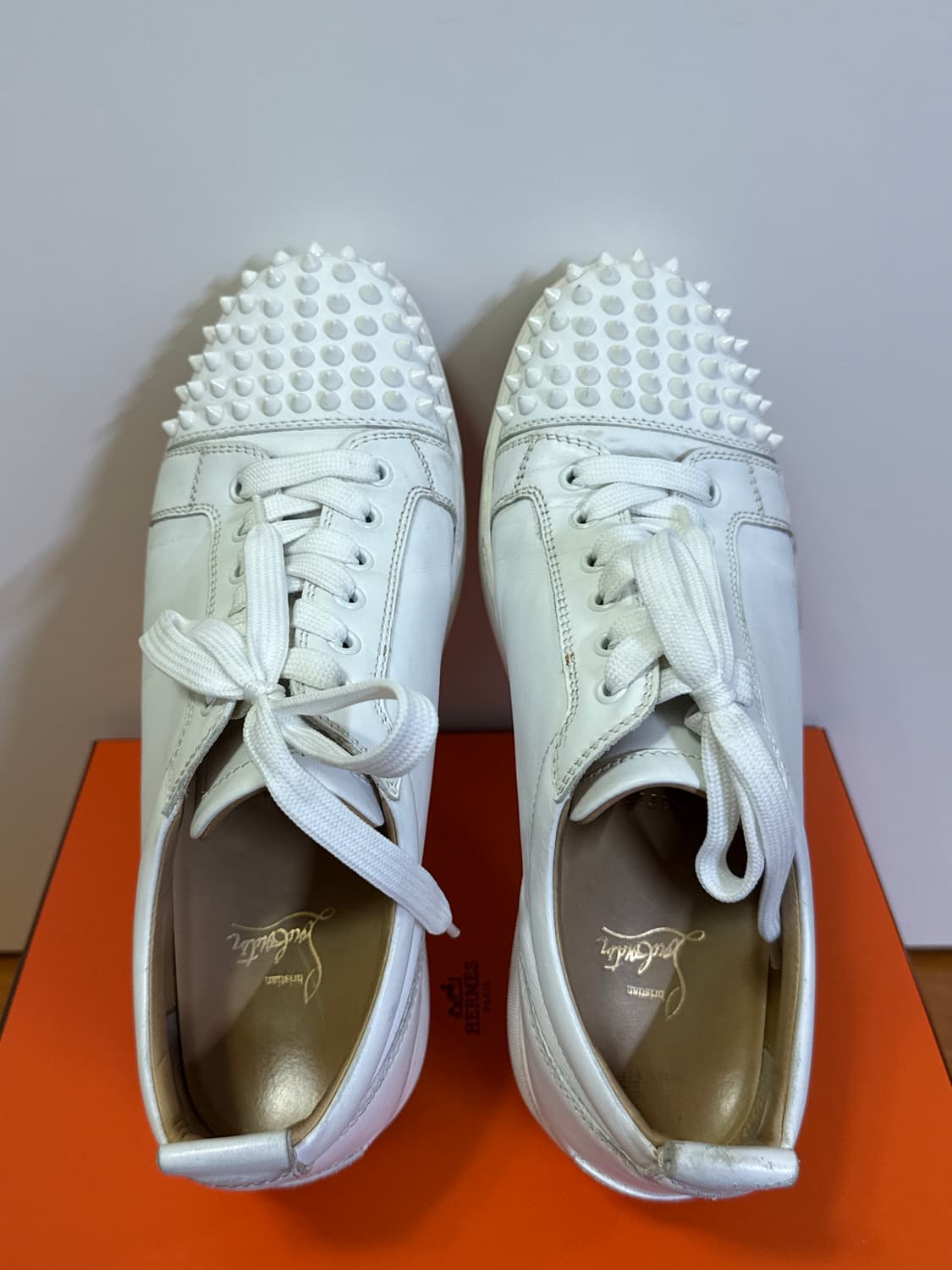 크리스찬루부탱 스파이크 로우 스니커즈 상품이미지1