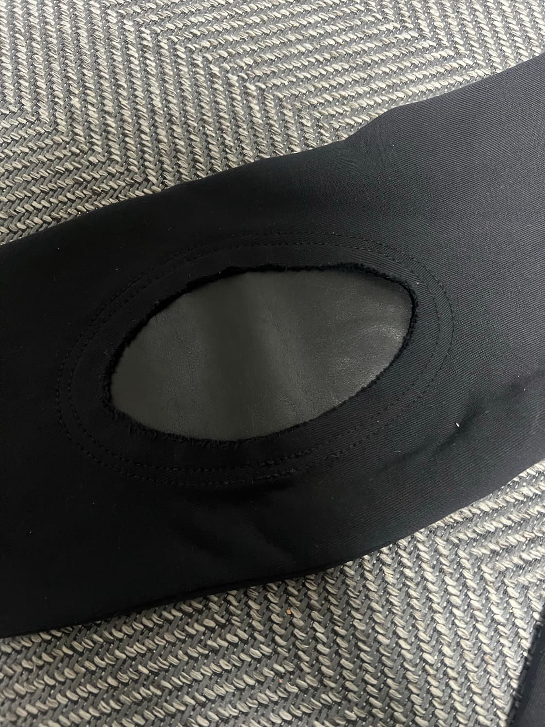 메종마르지엘라 엘보우 패치 맨투맨 48 김현우님 착용 상품이미지4