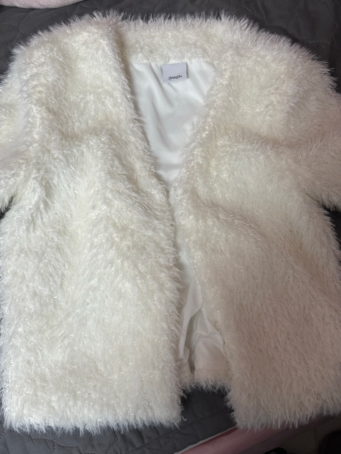 이네기 페더 퍼 가디건 화이트 상품이미지3