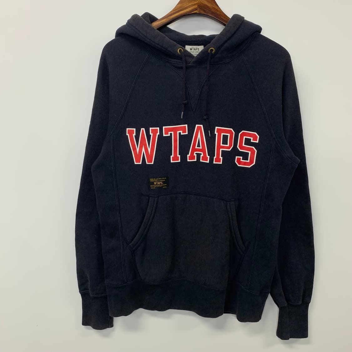 더블탭스 스펠아웃 블랙 후드티 상품이미지2