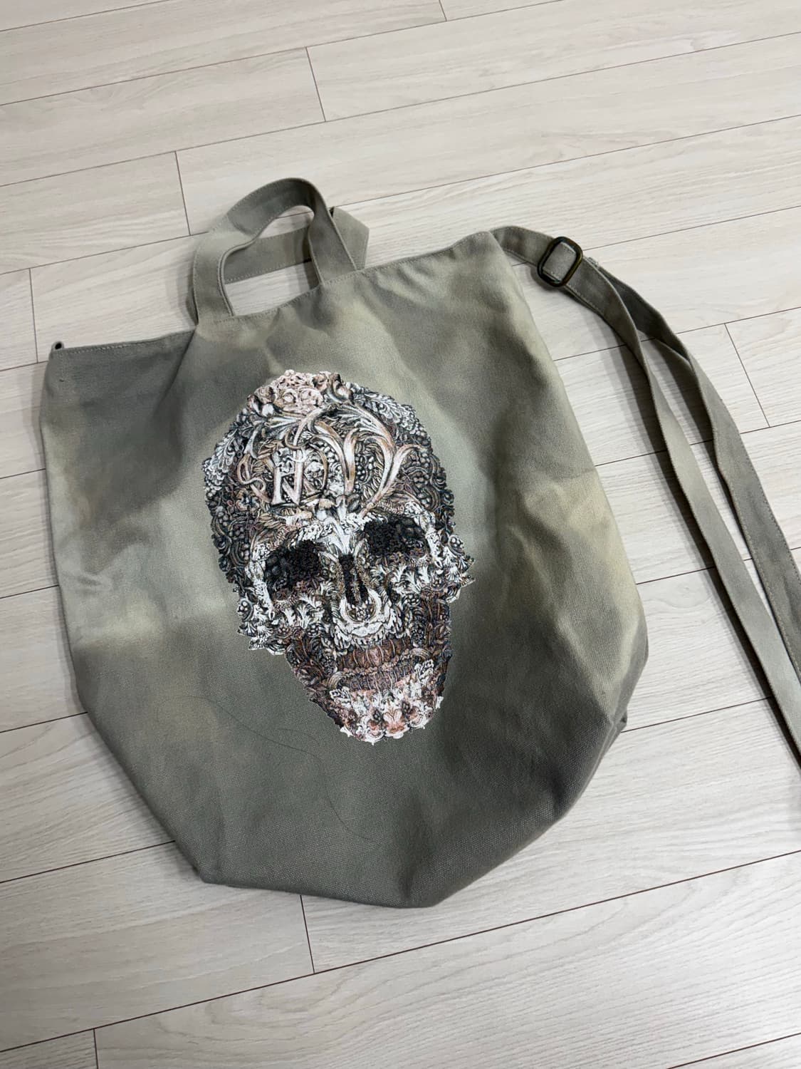 알렉산더 맥퀸 에코백 상품이미지1