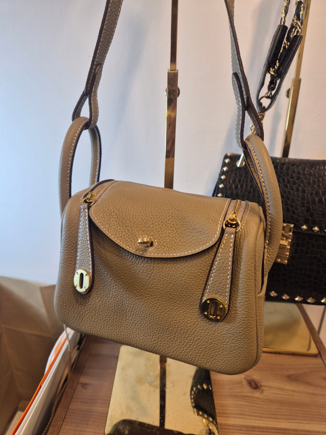 [HERMES] 에르메스 린디(Lindy) 미니 19 토트백 상품이미지3